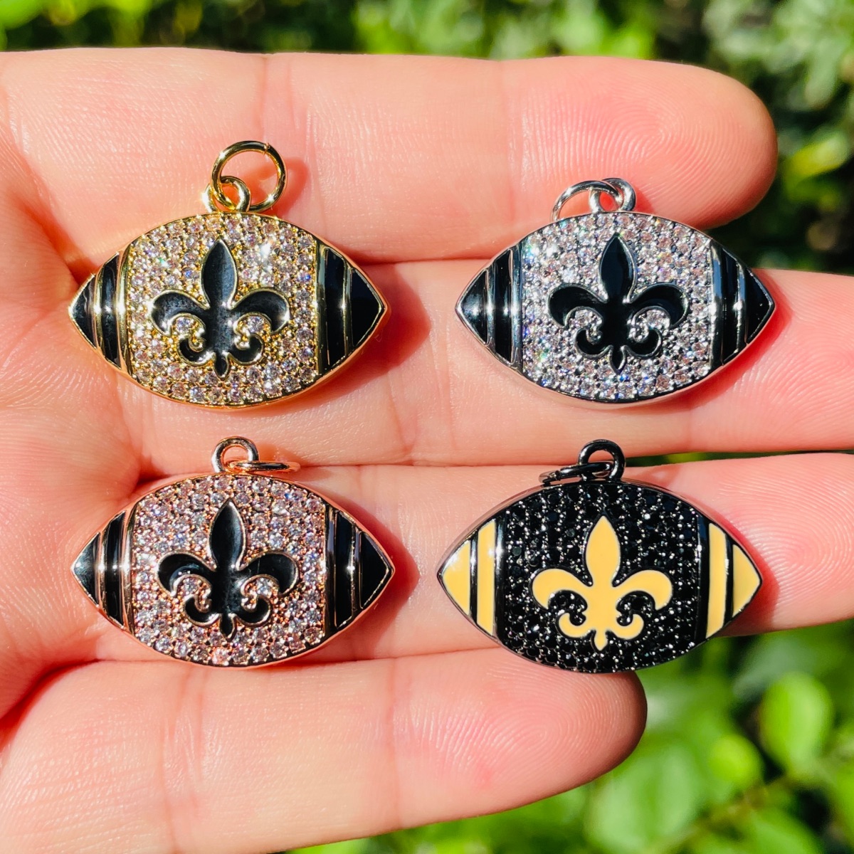 5 piezas de dijes de fútbol am - Jewelry Making New Orleans reseña y precio