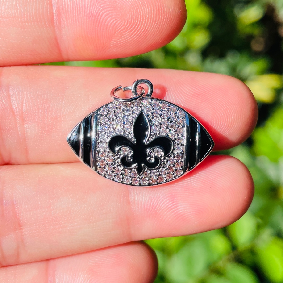 5 piezas de dijes de fútbol am - Jewelry Making New Orleans reseña y precio